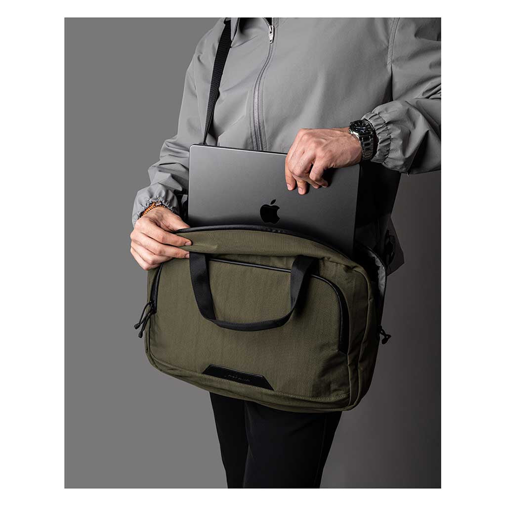 Bravo Brief Alpaka AA010820524 Briefcases 15L / Green | Axoflux 400D