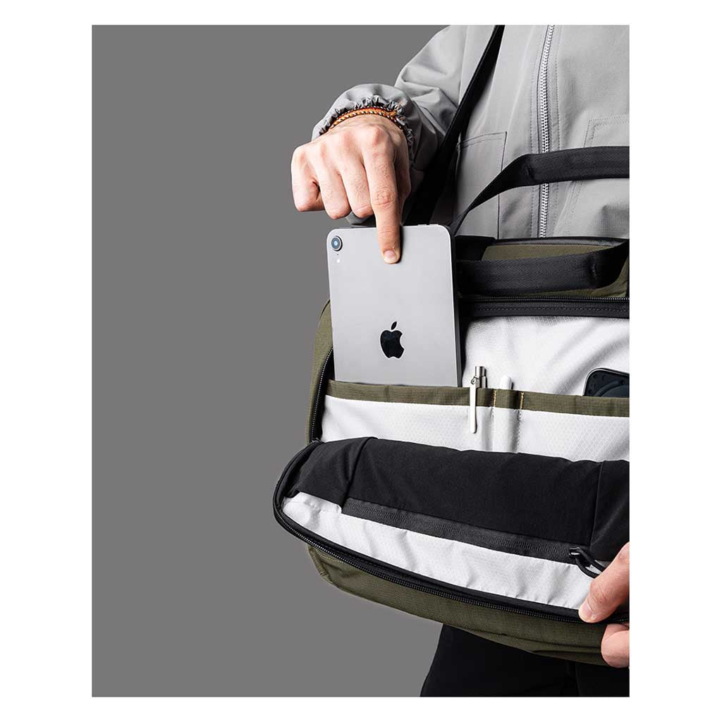 Bravo Brief Alpaka AA010820524 Briefcases 15L / Green | Axoflux 400D
