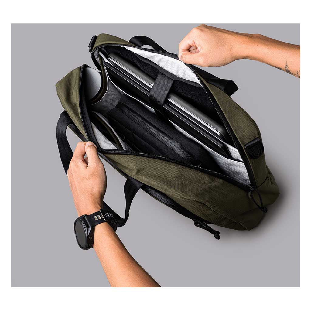 Bravo Brief Alpaka AA010820524 Briefcases 15L / Green | Axoflux 400D