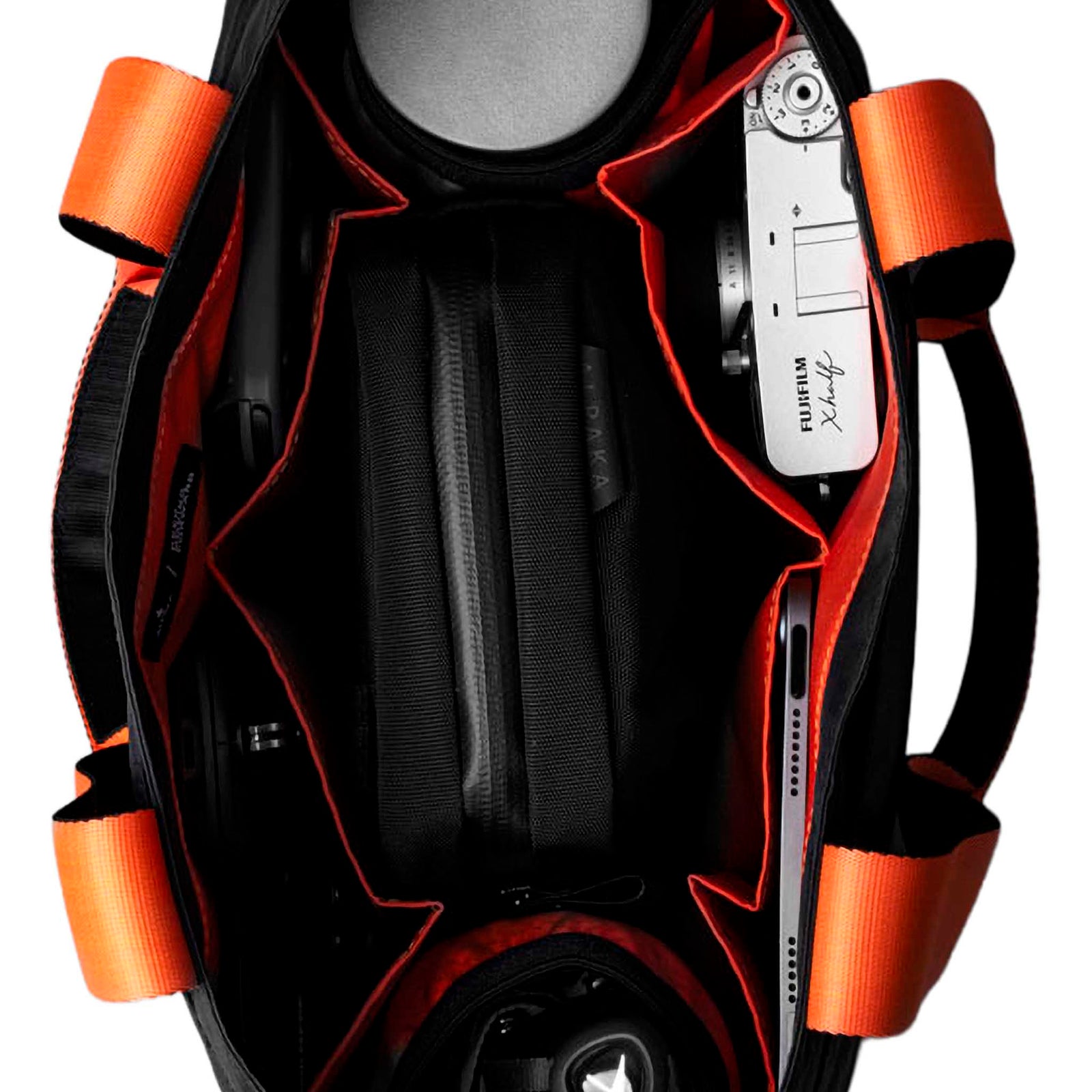 Elements Tote (M) Alpaka AA000370127 Tote Bags 14.5L / Black Knight/Orange | EPLX200