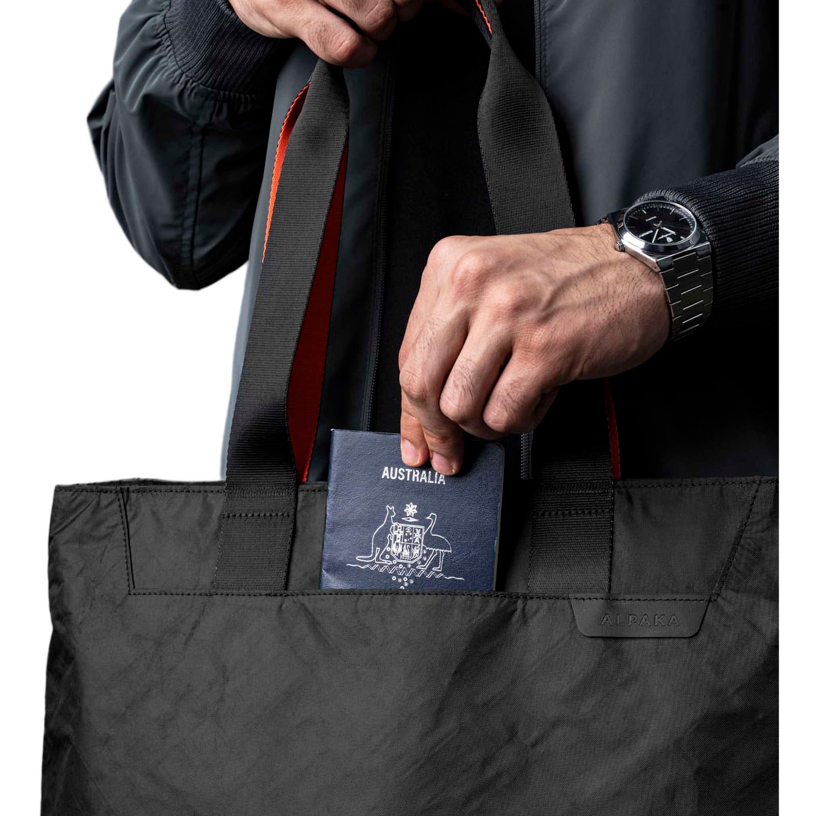 Elements Tote (M) Alpaka AA000370127 Tote Bags 14.5L / Black Knight/Orange | EPLX200