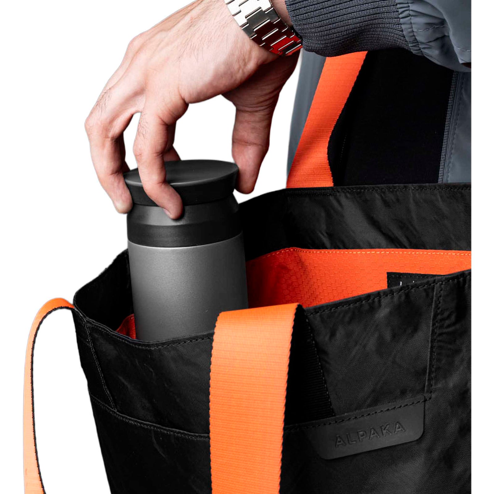 Elements Tote (M) Alpaka AA000370127 Tote Bags 14.5L / Black Knight/Orange | EPLX200