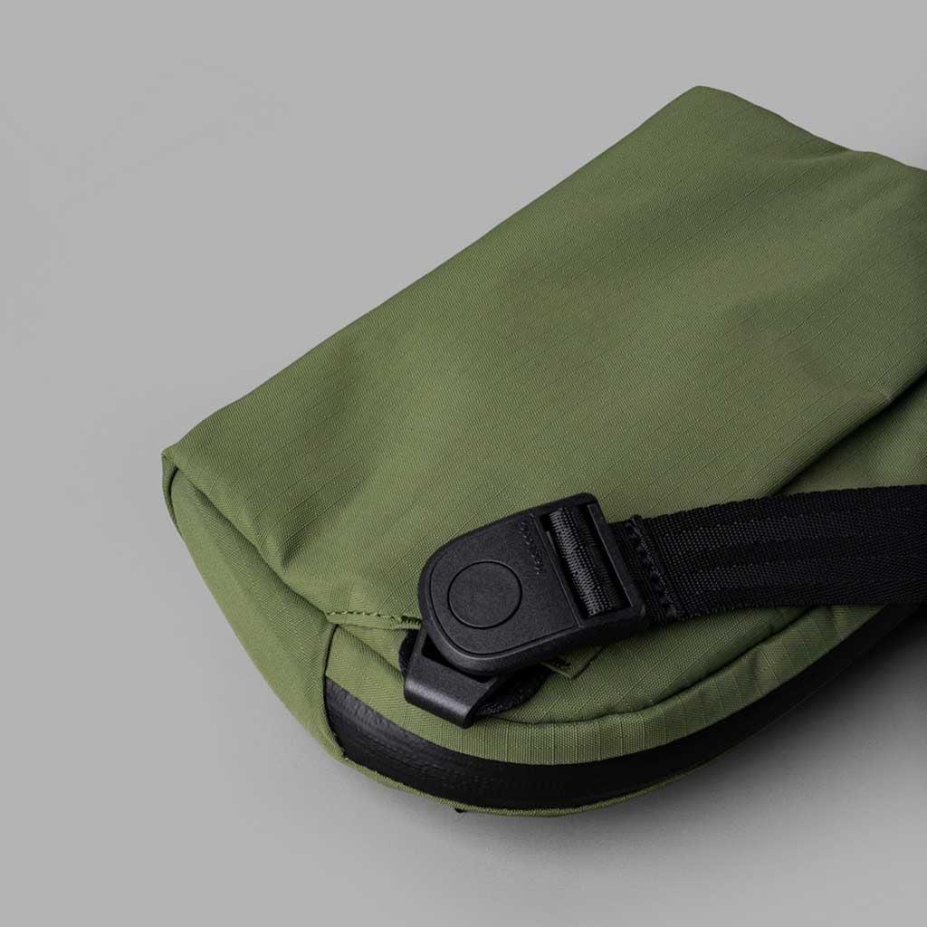 Flight Sling 1L Alpaka AA010530518 Sling Bags 1L / Green | Axoflux 210D