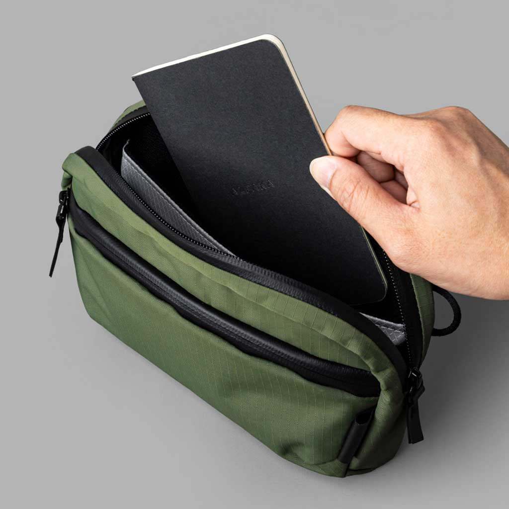 Flight Sling 1L Alpaka AA010530518 Sling Bags 1L / Green | Axoflux 210D