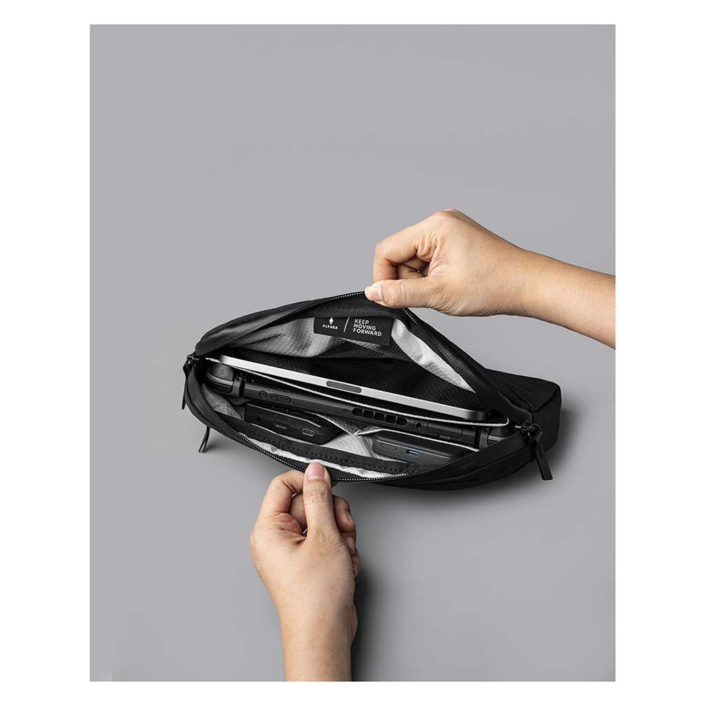 Flight Sling 2L Alpaka AA010460124 Sling Bags 2L / Black | Axoflux 400D