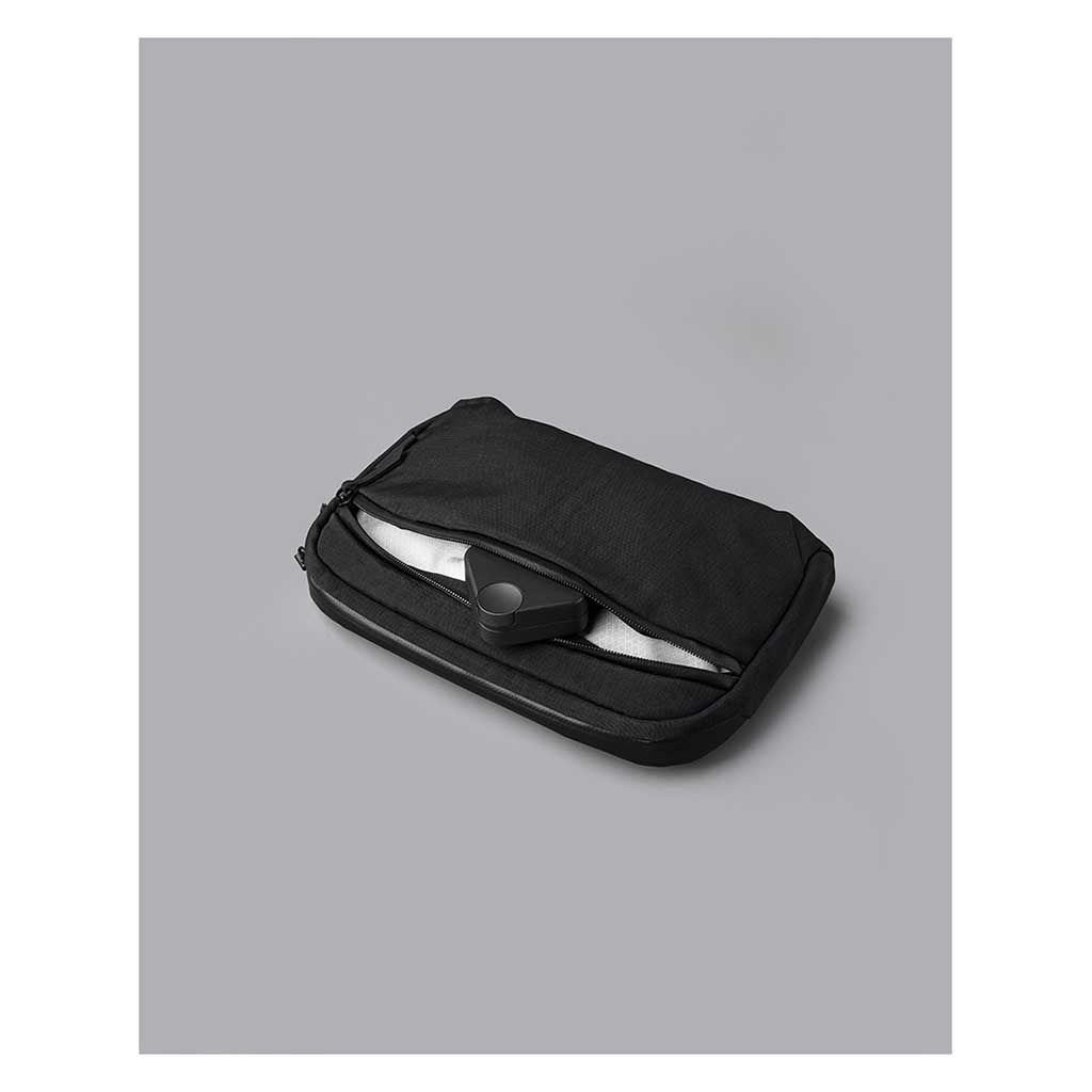 Flight Sling 2L Alpaka AA010460124 Sling Bags 2L / Black | Axoflux 400D