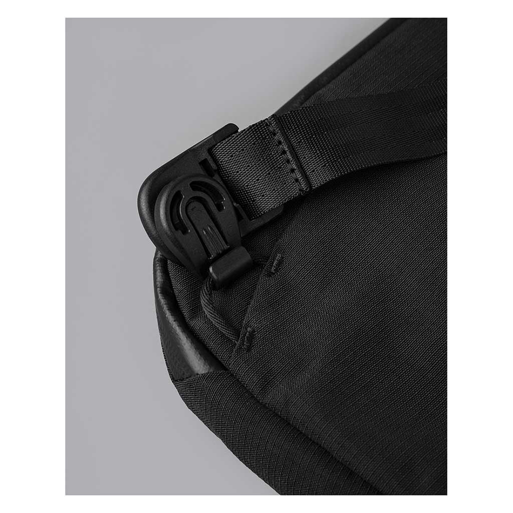 Flight Sling 2L Alpaka AA010460124 Sling Bags 2L / Black | Axoflux 400D