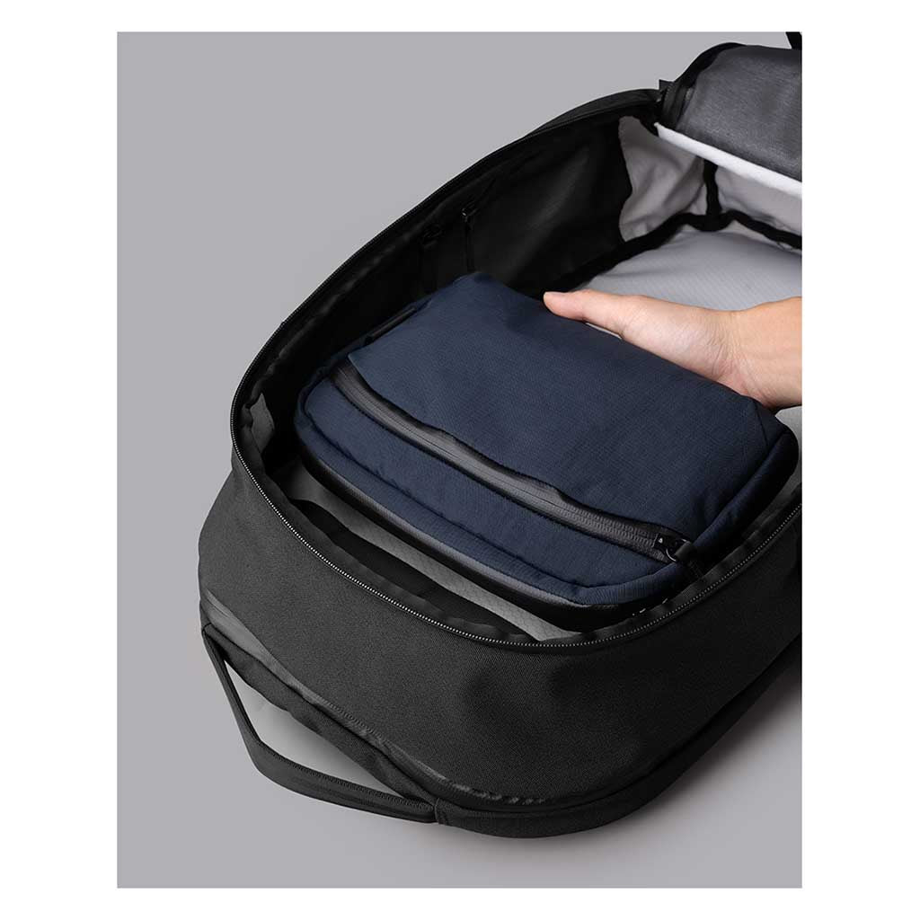 Flight Sling 2L Alpaka AA010460624 Sling Bags 2L / Blue | Axoflux 400D