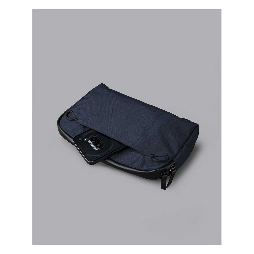 Flight Sling 2L Alpaka AA010460624 Sling Bags 2L / Blue | Axoflux 400D