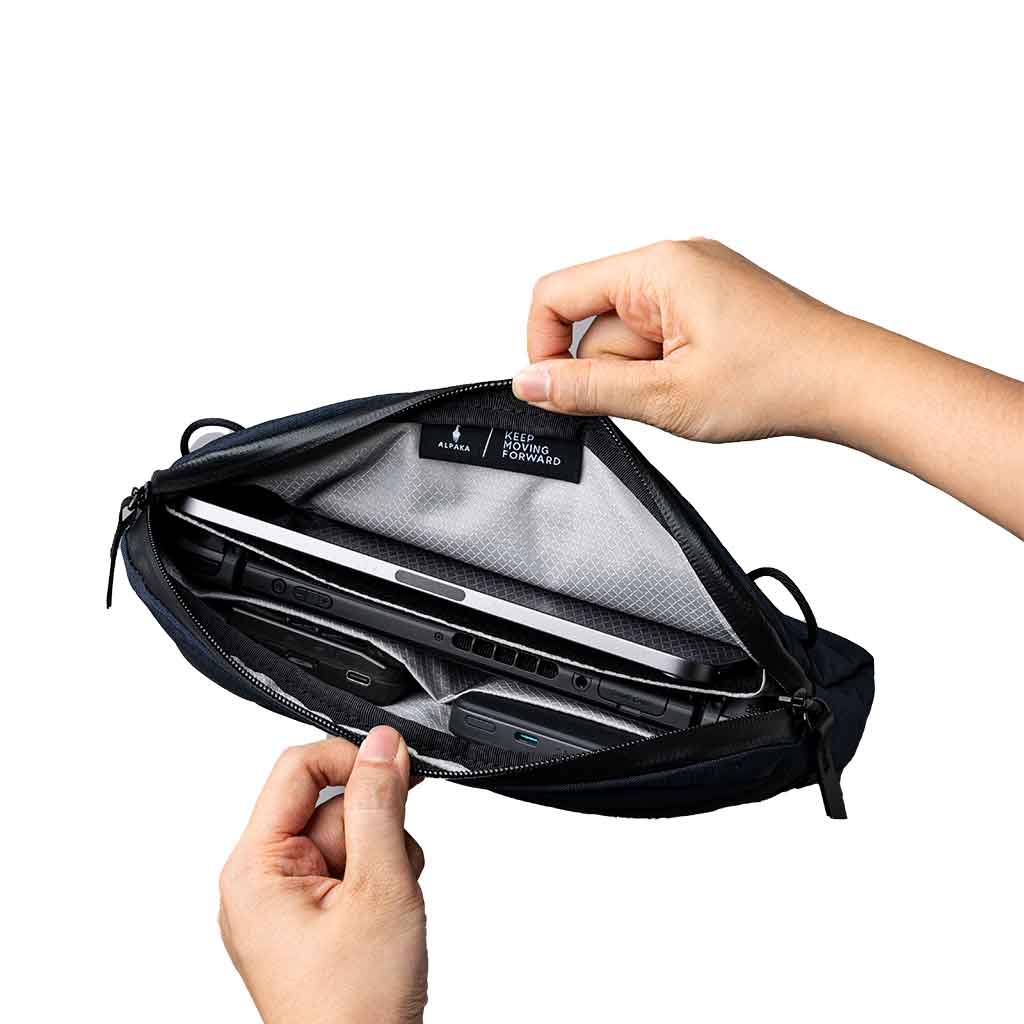 Flight Sling 2L Alpaka AA010460624 Sling Bags 2L / Blue | Axoflux 400D