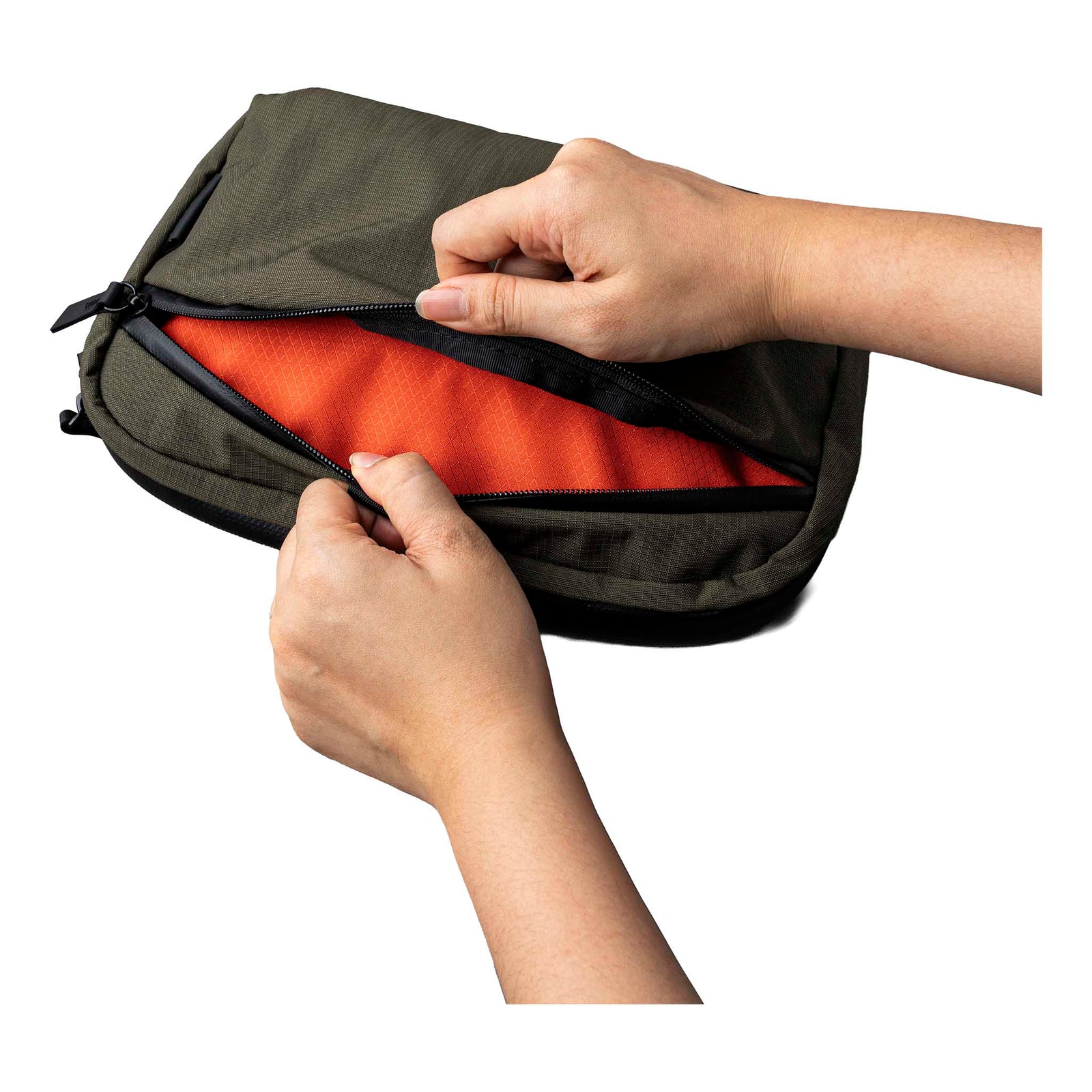 Flight Sling 2L Alpaka AA010460524 Sling Bags 2L / Green | Axoflux 400D