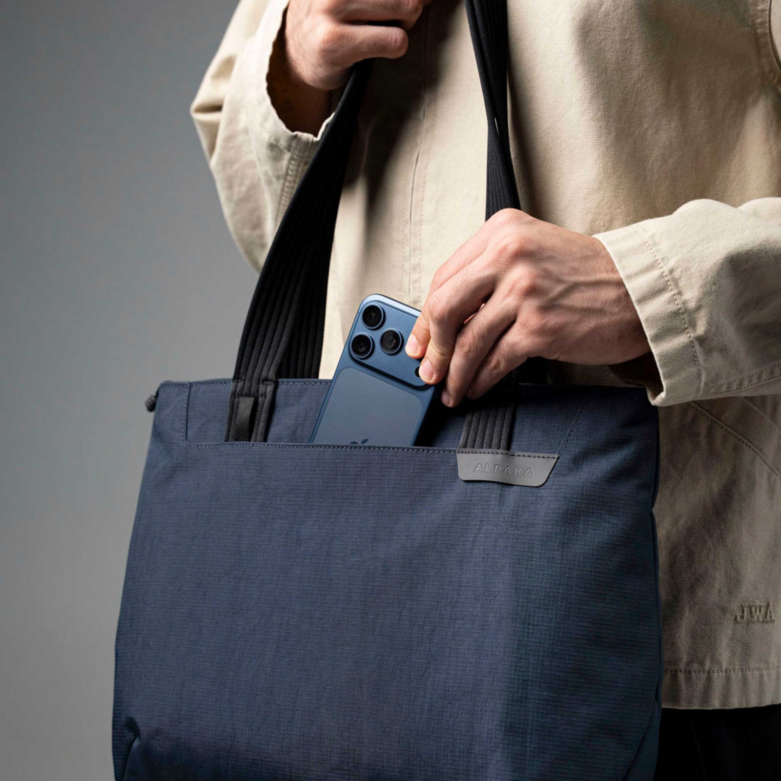 Flight Tote (S) Alpaka AD011010624 Tote Bags One Size / Moonlight Blue Axoflux 400D Ripstop Nylon