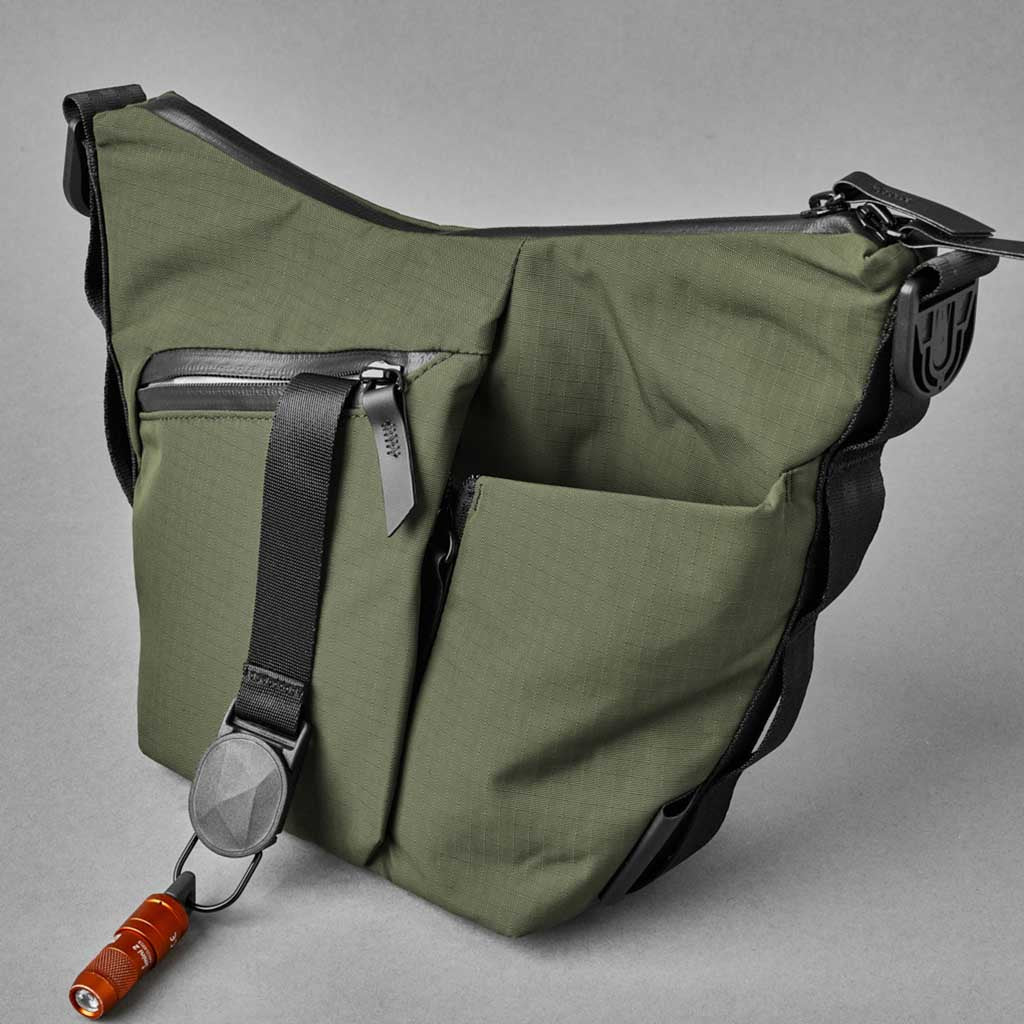 Flow Satchel Mini Alpaka AD010710518 Satchels 2L / Green | Axoflux 210D