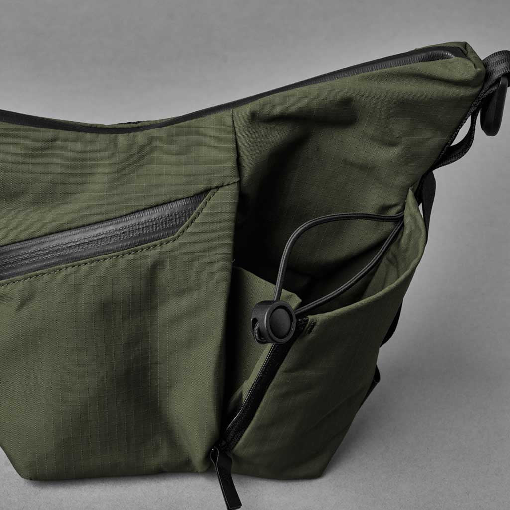 Flow Satchel Mini Alpaka AD010710518 Satchels 2L / Green | Axoflux 210D