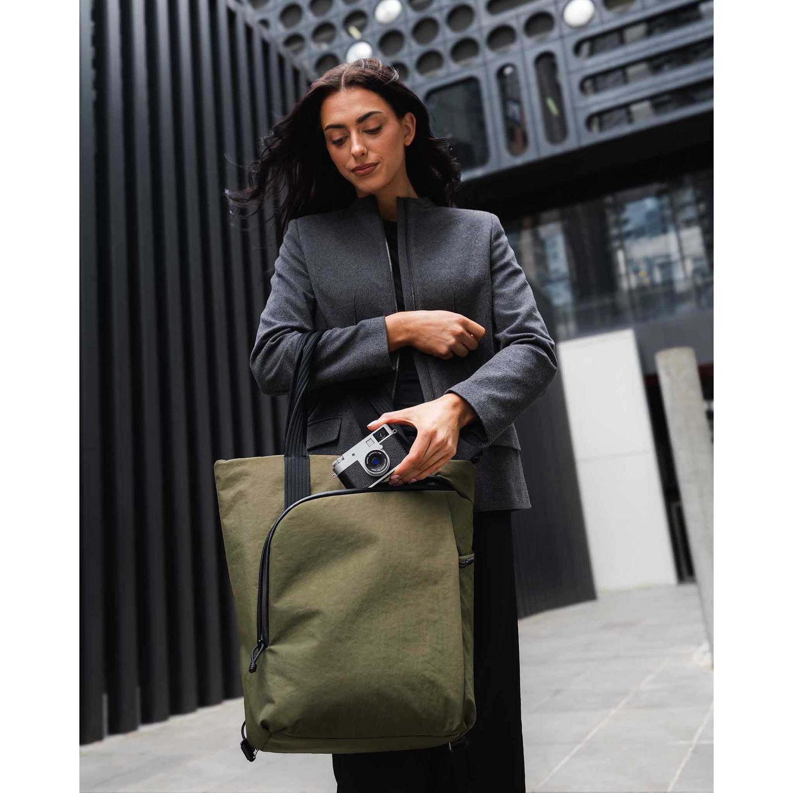 Flow Totepack Alpaka AA010850524 Tote Bags 14L / Green | Axoflux 400D Washed Nylon