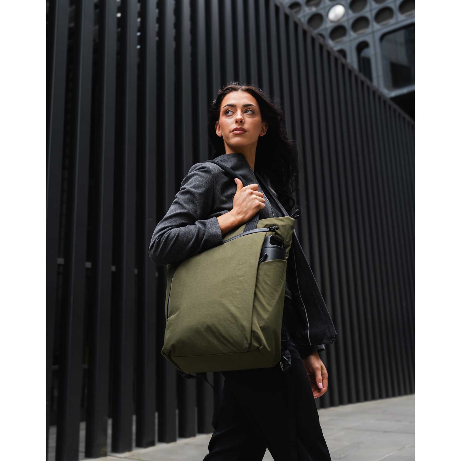 Flow Totepack Alpaka AA010850524 Tote Bags 14L / Green | Axoflux 400D Washed Nylon