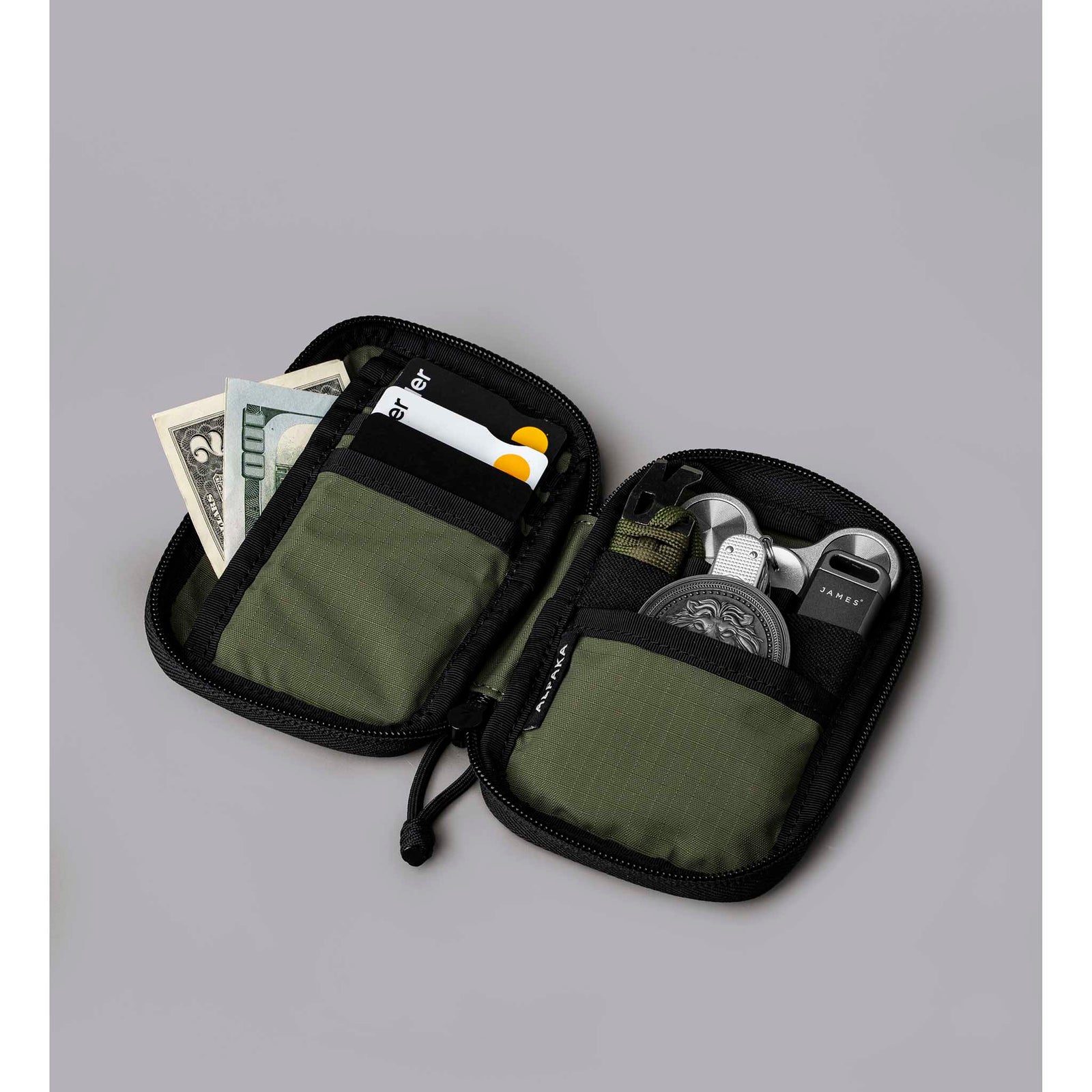 HUB Pouch V2 Alpaka AD010880518 Pouches One Size / Green | Axoflux 210D