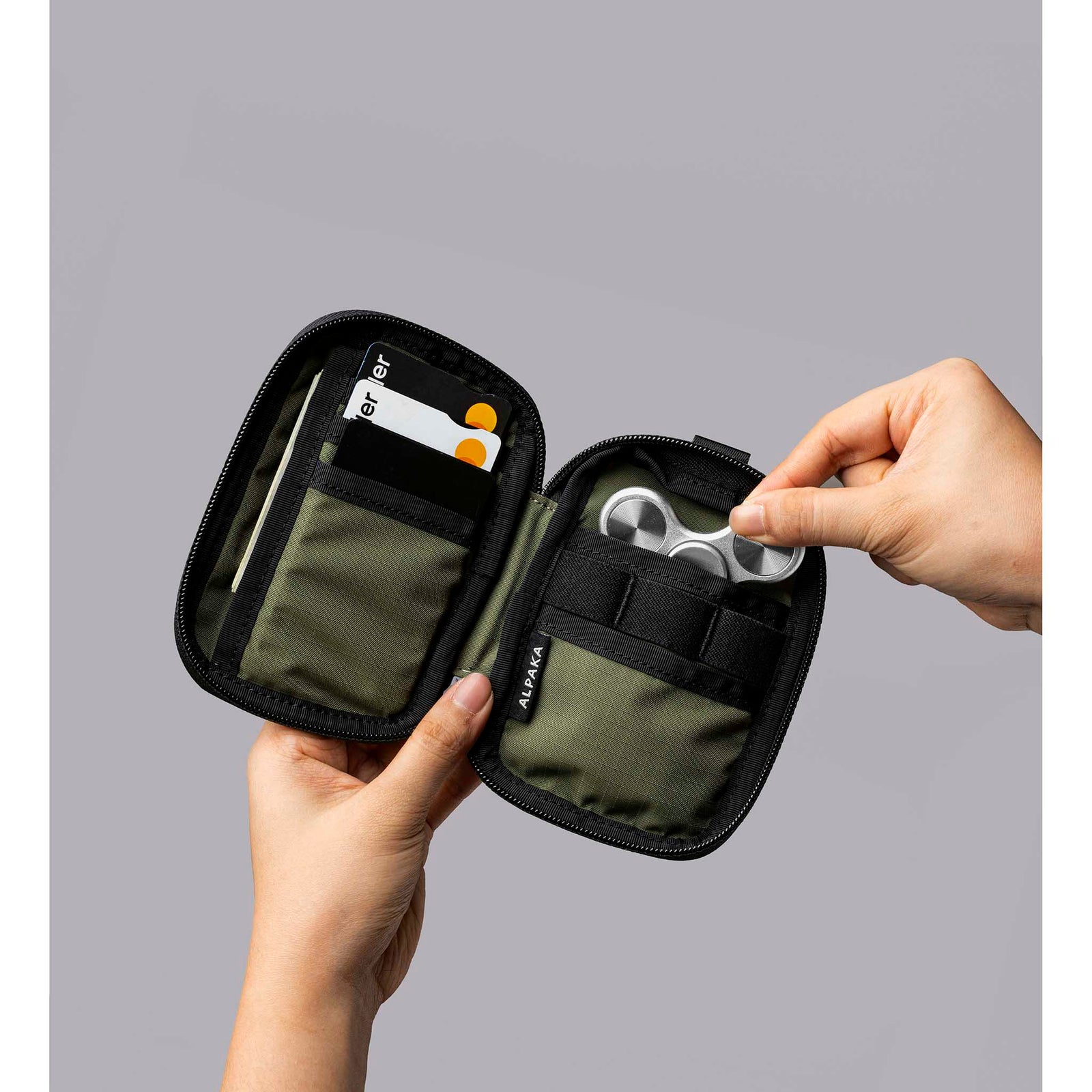 HUB Pouch V2 Alpaka AD010880518 Pouches One Size / Green | Axoflux 210D