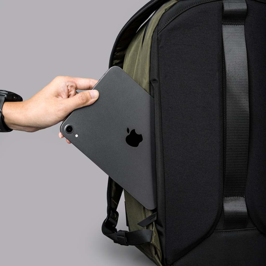 Metro Backpack Pro Alpaka AA010520506 Backpacks 24L / Olive Green | X-Pac VX42