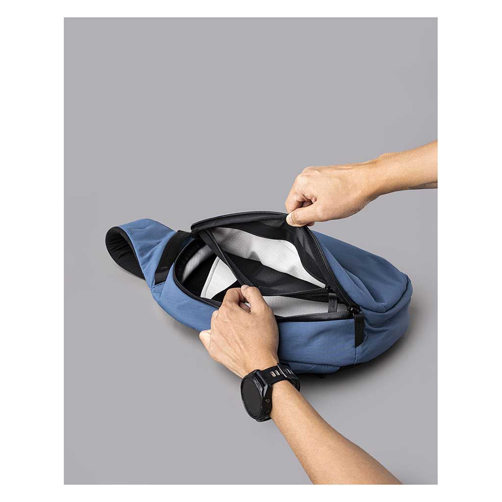 Metro Crossbody | Right Shoulder Alpaka AA010560618 Sling Bags One Size / Blue | Axoflux 210D