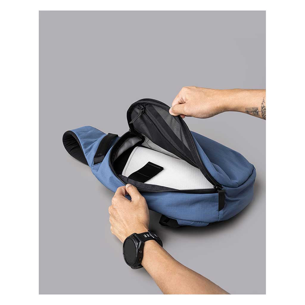 Metro Crossbody | Right Shoulder Alpaka AA010560618 Sling Bags One Size / Blue | Axoflux 210D