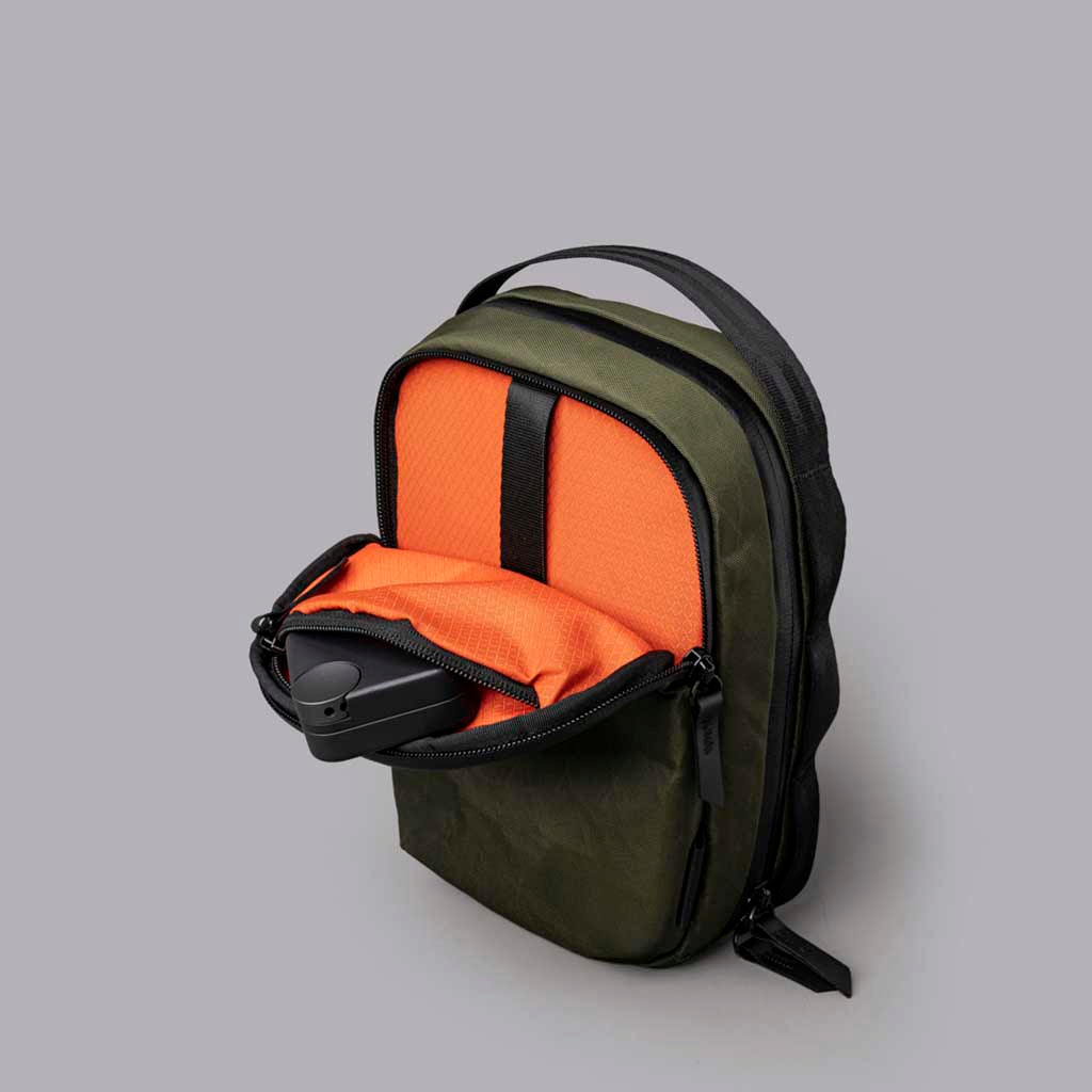 Metro Sling V2 Alpaka AD010630507 Sling Bags 2.5L / Olive Green | X-Pac X42