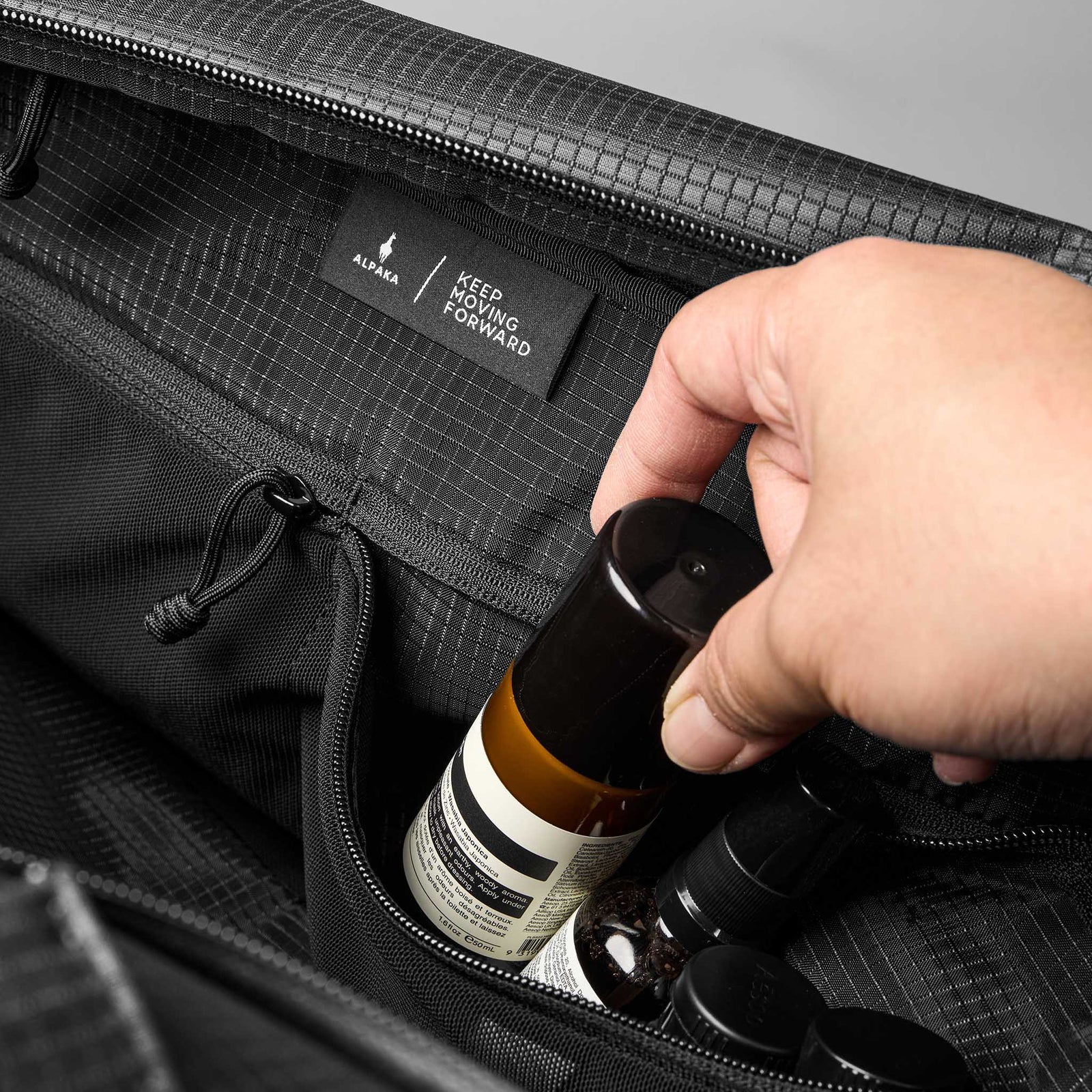 Momentum Duffle Alpaka AD010940132 Duffle Bags 35L / Axodyne Hybrid Black