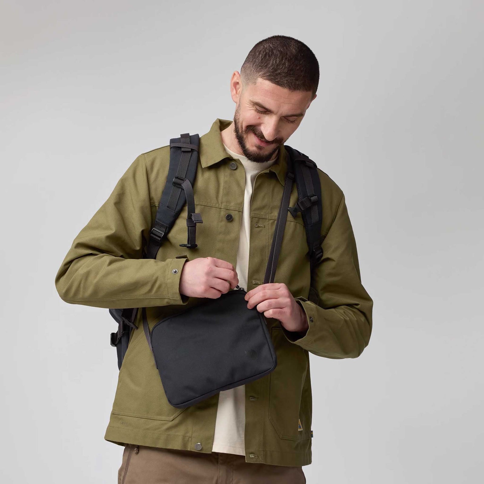 Färden Carry-On Pack Fjällräven F23200303-560 Backpacks 42L / Navy
