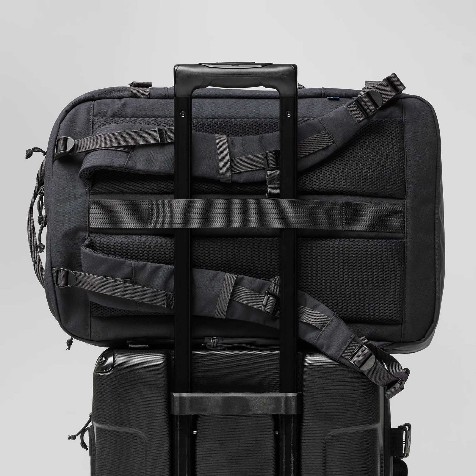 Färden Carry-On Pack Fjällräven F23200303-560 Backpacks 42L / Navy