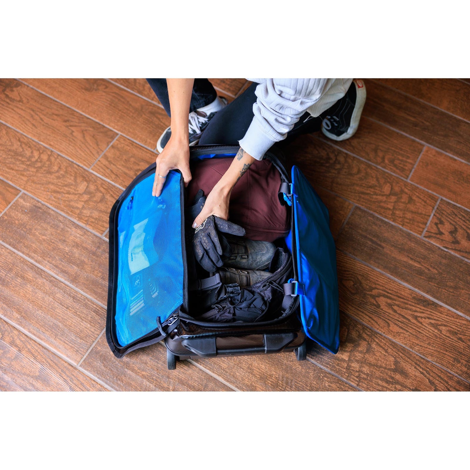 Alpaca Wheeled Duffle 40 Gregory 155038-E264 Wheeled Duffle Bags 40L / Slate Blue