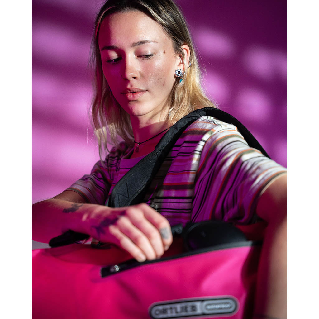 Duffle Lite 40L ORTLIEB OK1479 Duffle Bags 40L / Cyber Pink/Cyber Blue