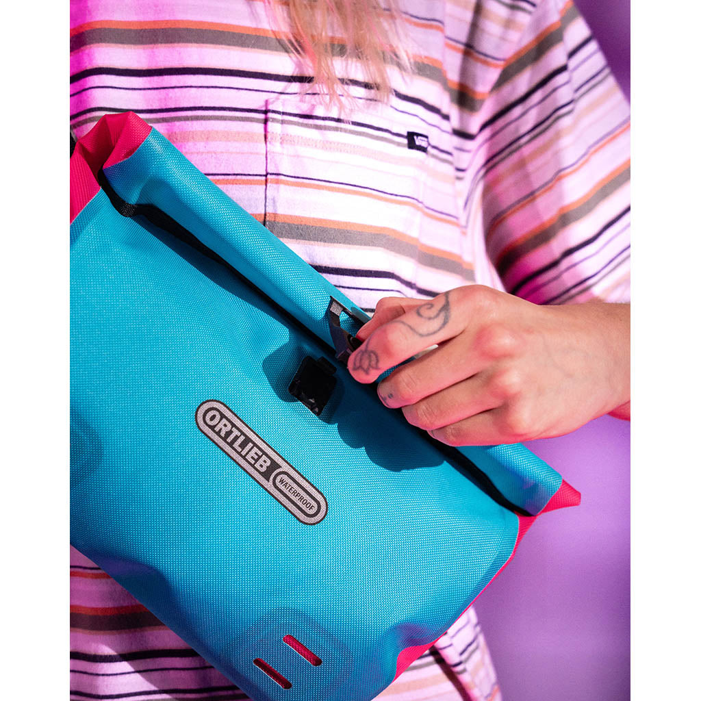 Velo Sling Cyber ORTLIEB OF9958 Sling Bags 3L / Cyber Blue/Cyber Pink