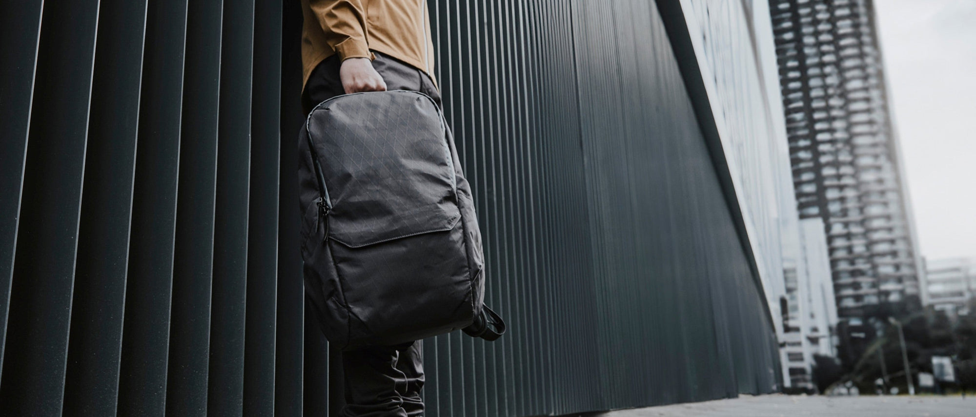 Alpaka is an Australian soft goods brand making streamlined everyday carry essentials, from zip pouches and slings to messenger bags and totes. 