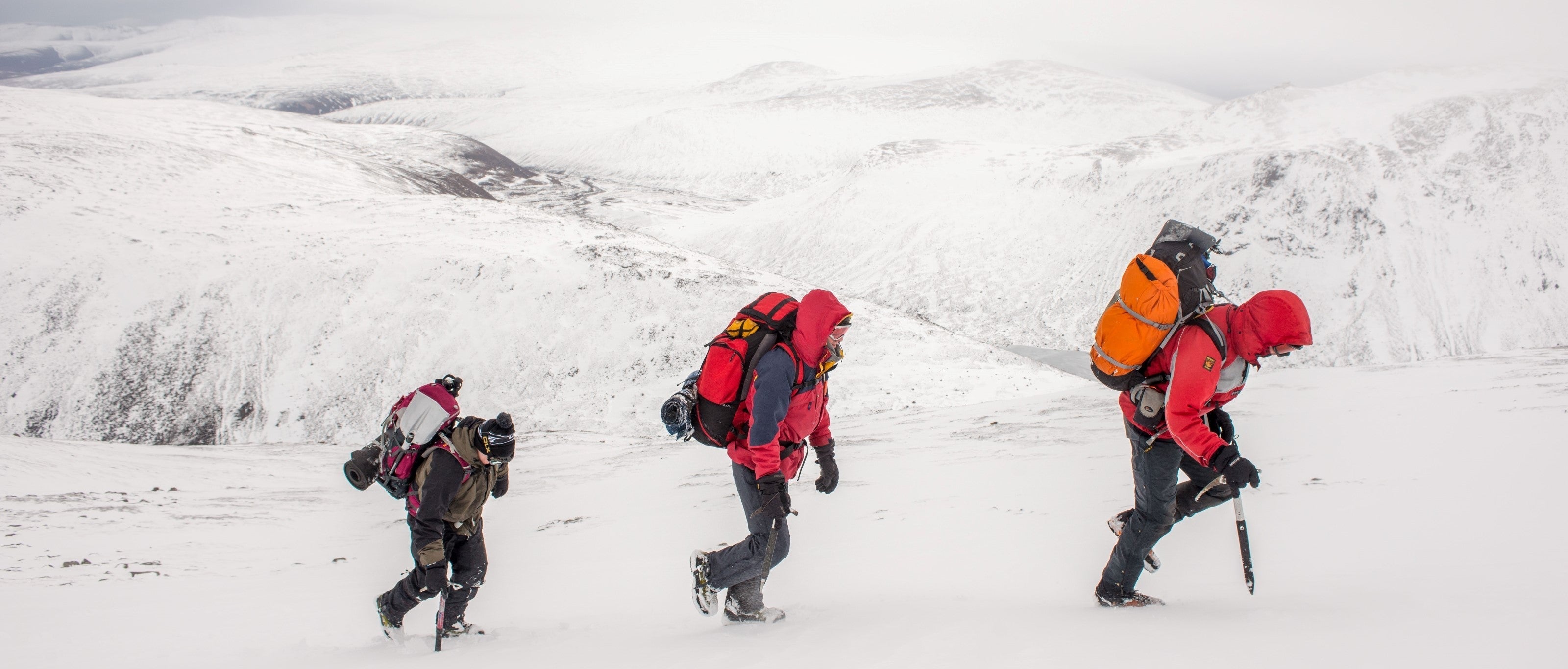 Holed Up | Snow Holing in the Cairngorms | Adventure | WildBounds UK