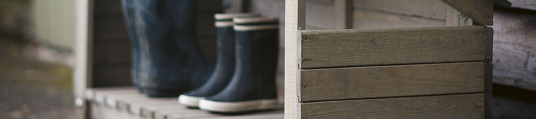 Benches & Shoe Lockers