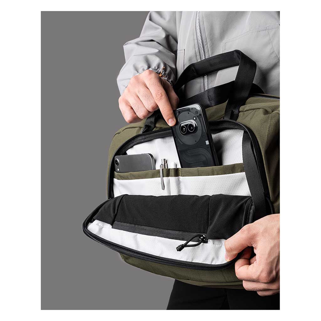 Bravo Brief Alpaka AA010820524 Briefcases 15L / Green | Axoflux 400D