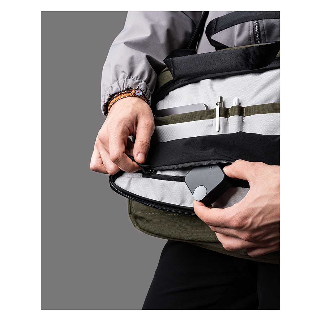 Bravo Brief Alpaka AA010820524 Briefcases 15L / Green | Axoflux 400D