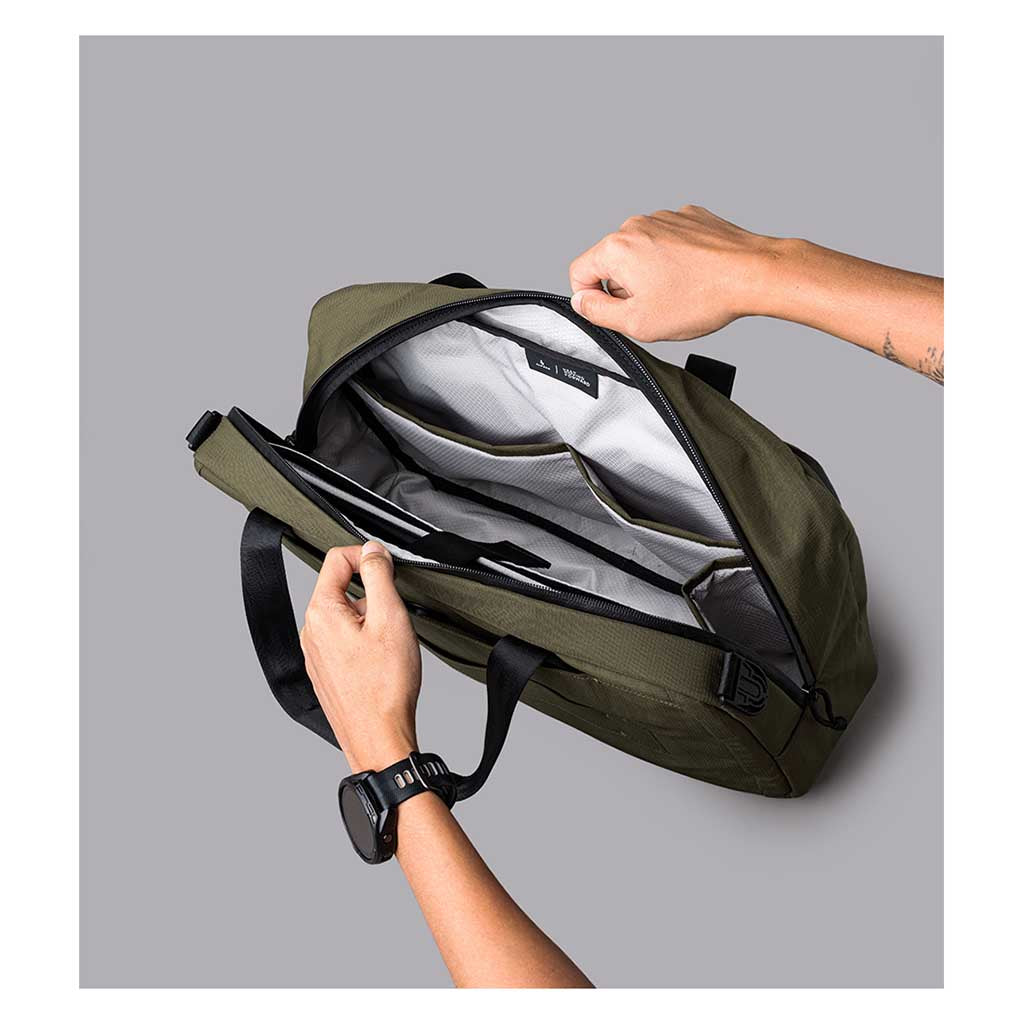 Bravo Brief Alpaka AA010820524 Briefcases 15L / Green | Axoflux 400D