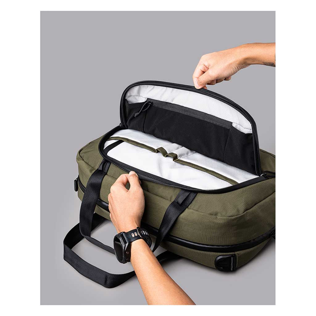 Bravo Brief Alpaka AA010820524 Briefcases 15L / Green | Axoflux 400D