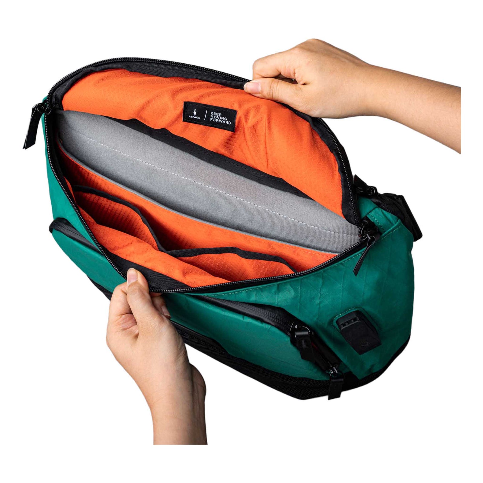 Bravo Sling Max V2 Alpaka AA100201103 Sling Bags 10L / Cadmium Green | X-Pac VX21