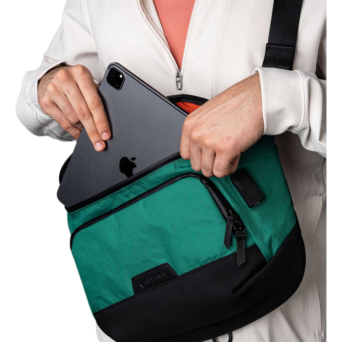 Bravo Sling Max V2 Alpaka AA100201103 Sling Bags 10L / Cadmium Green | X-Pac VX21