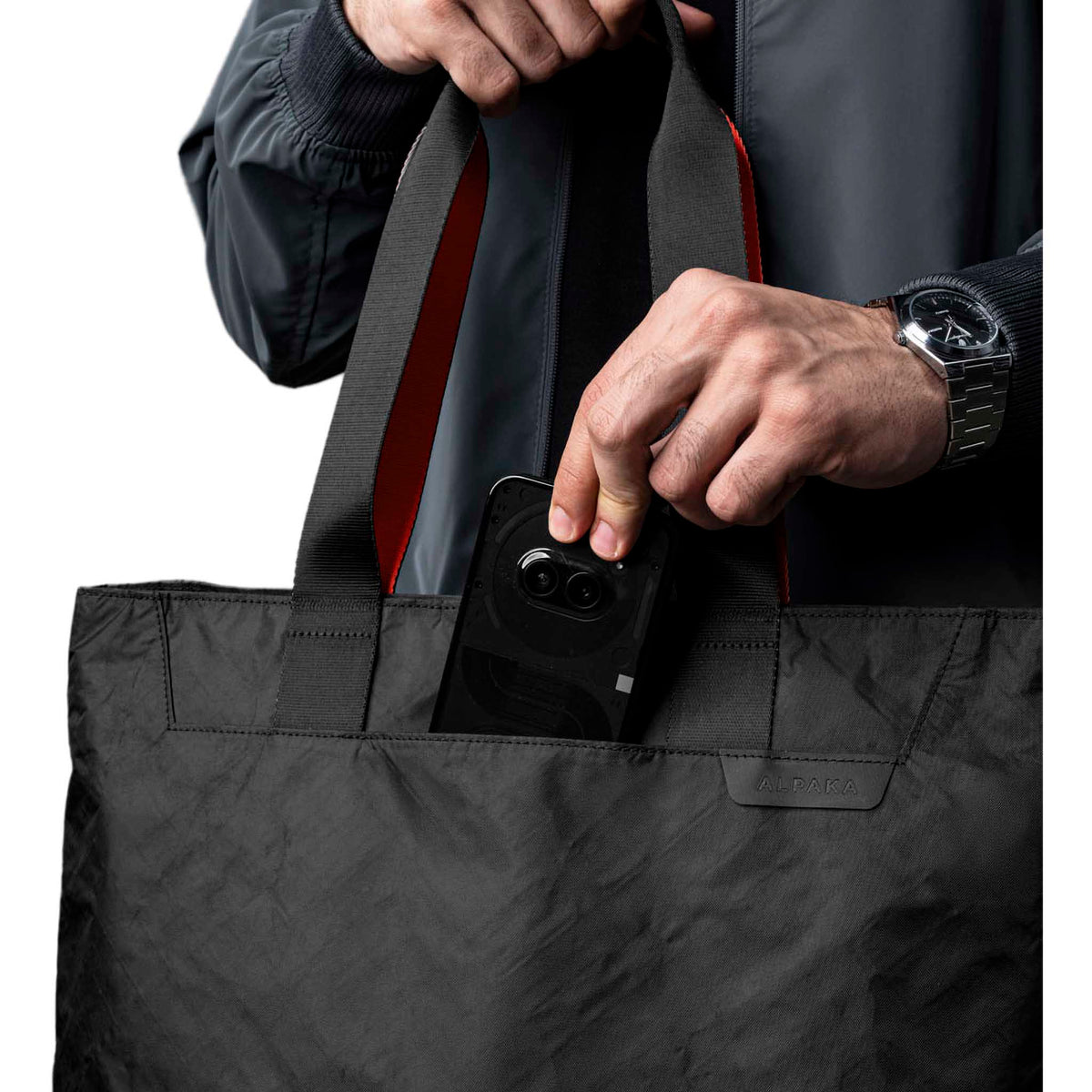 Elements Tote (M) Alpaka AA000370127 Tote Bags 14.5L / Black Knight/Orange | EPLX200