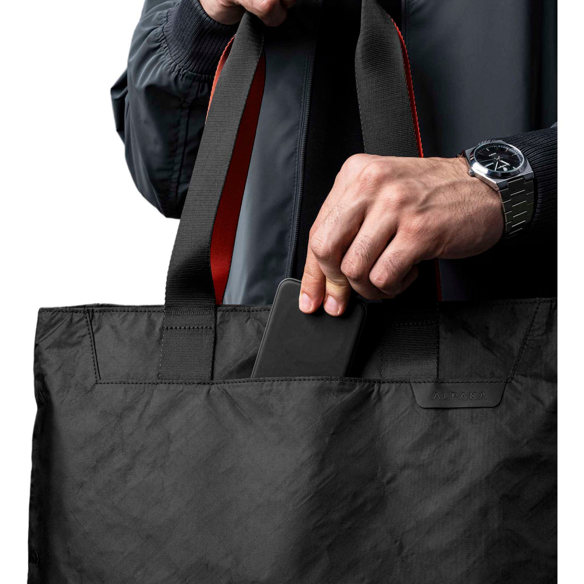 Elements Tote (M) Alpaka AA000370127 Tote Bags 14.5L / Black Knight/Orange | EPLX200