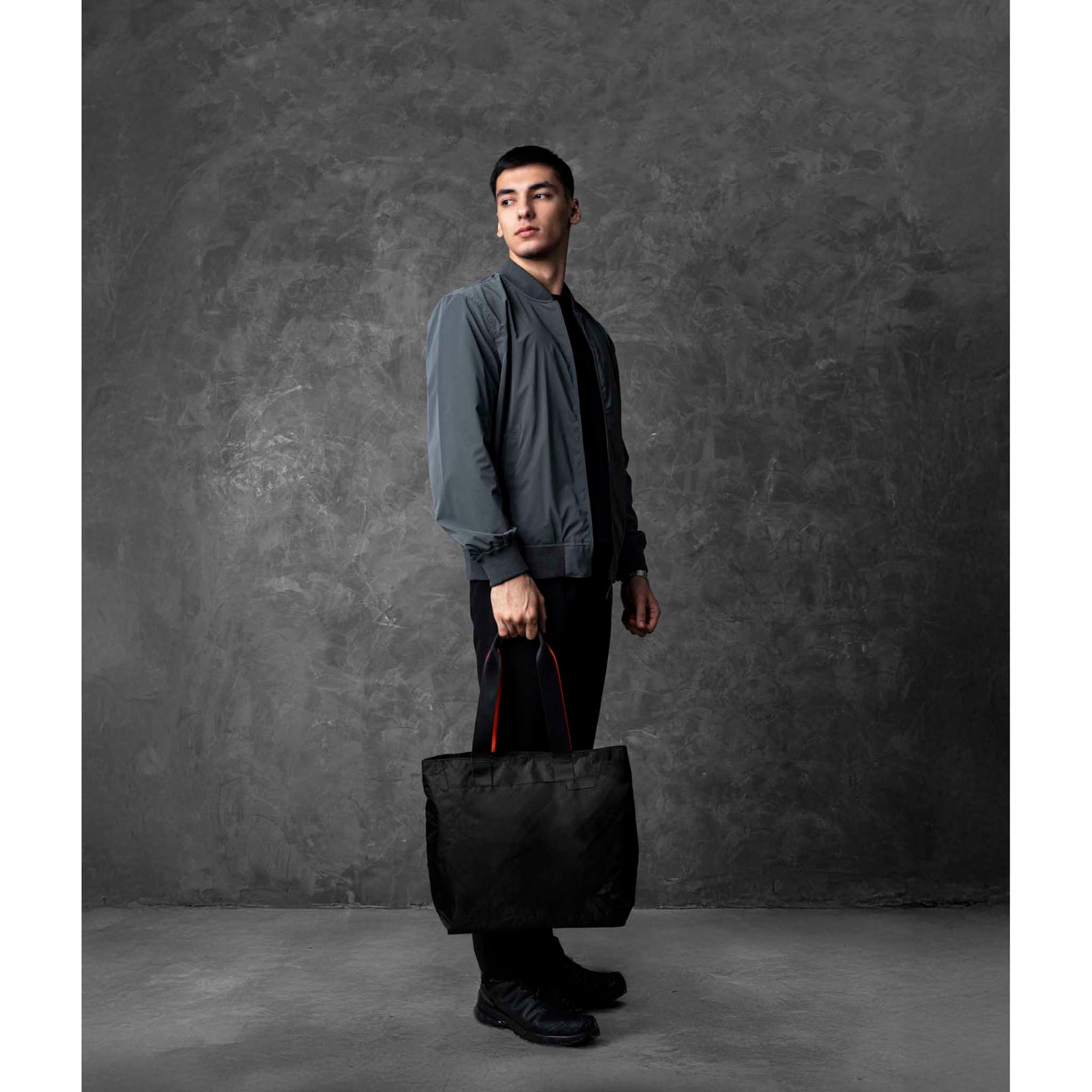 Elements Tote (M) Alpaka AA000370127 Tote Bags 14.5L / Black Knight/Orange | EPLX200