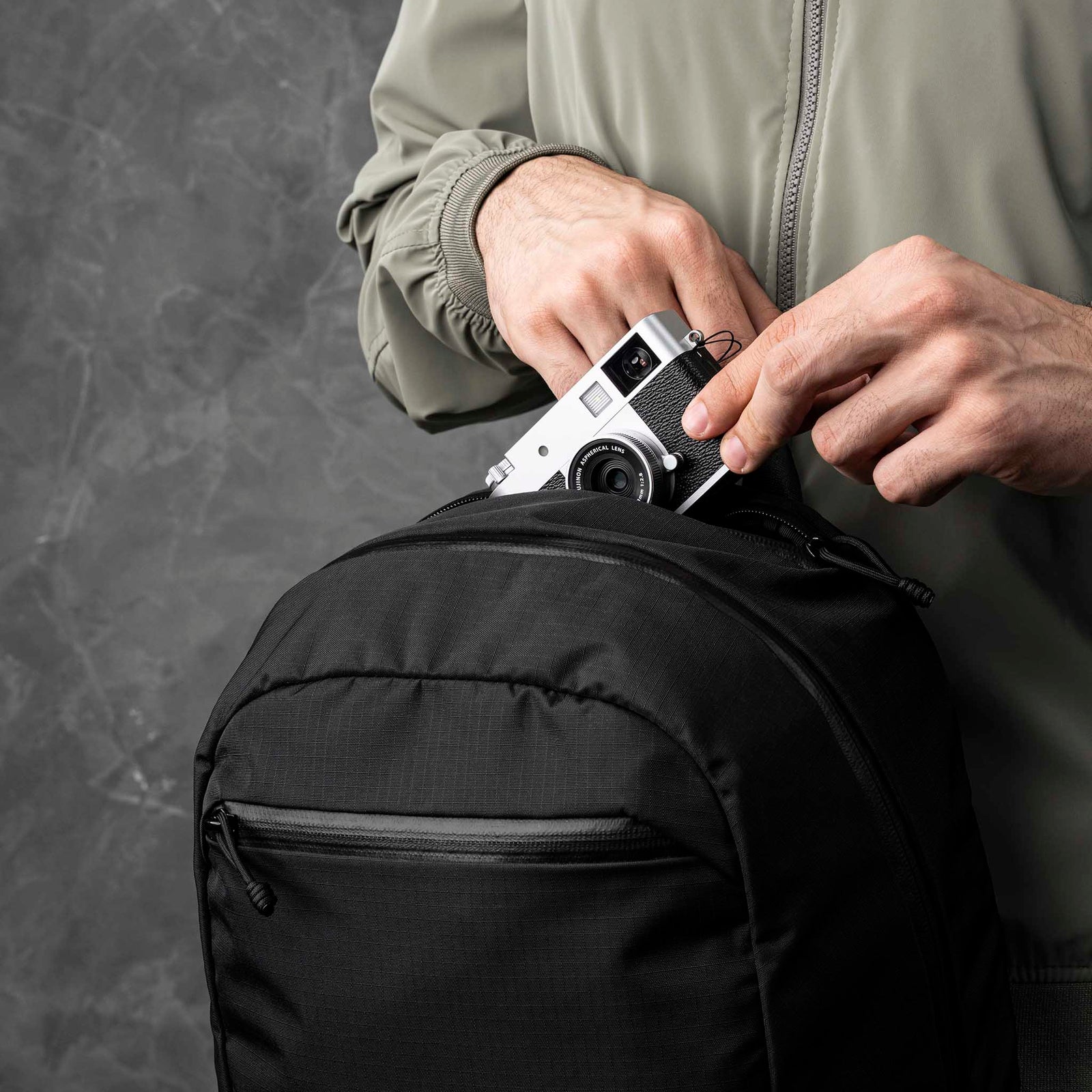 Essential Backpack 16L Alpaka AD010840118 Backpacks 16L / Black Axoflux 210D