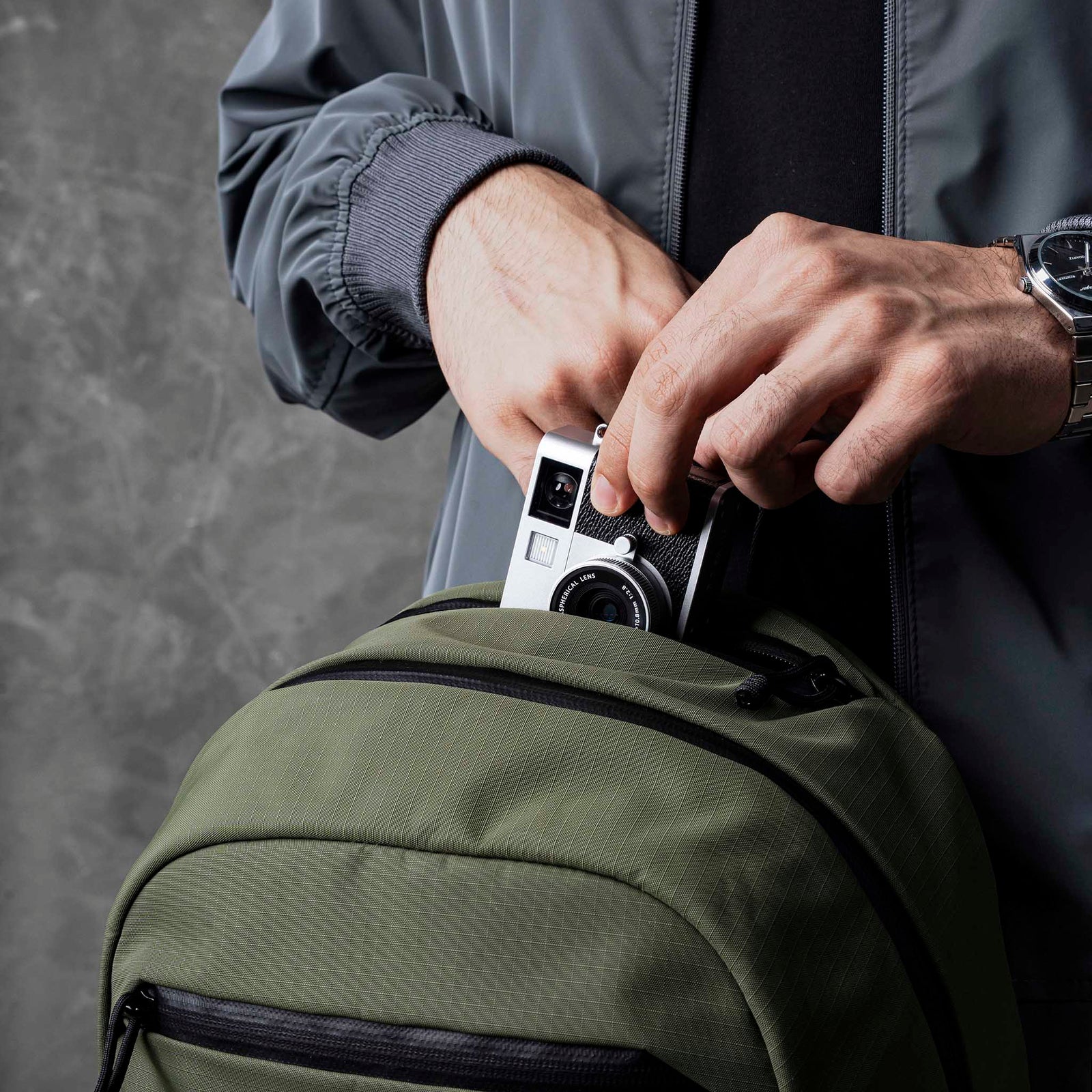 Essential Backpack 16L Alpaka AD010840518 Backpacks 16L / Green Axoflux 210D