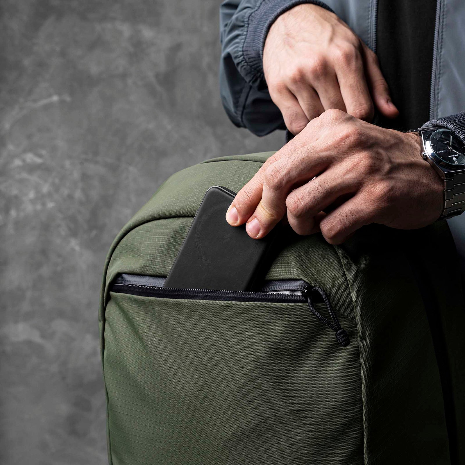 Essential Backpack 16L Alpaka AD010840518 Backpacks 16L / Green Axoflux 210D