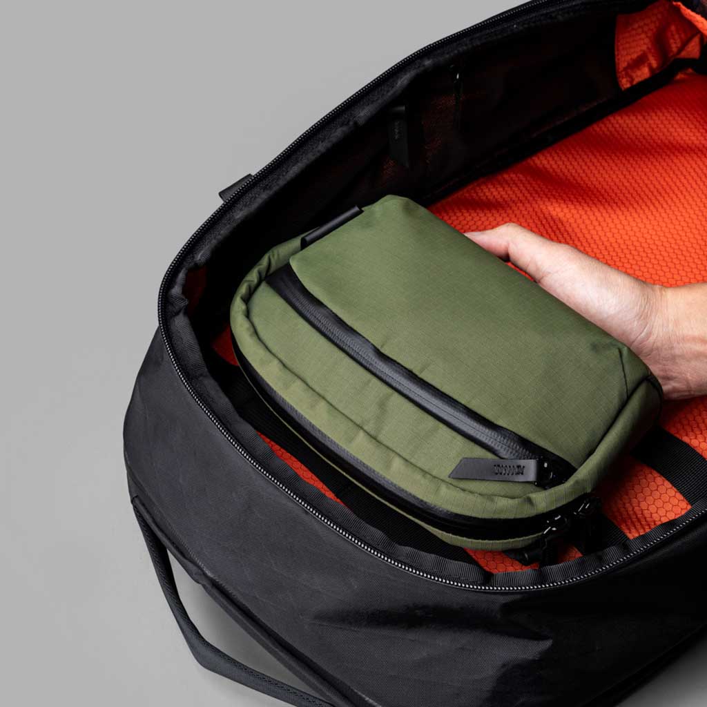 Flight Sling 1L Alpaka AA010530518 Sling Bags 1L / Green | Axoflux 210D