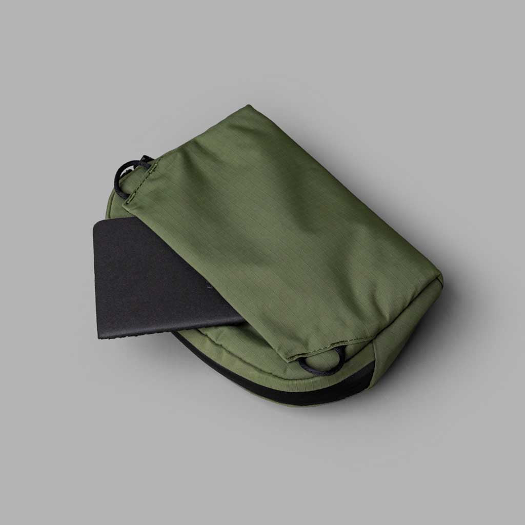 Flight Sling 1L Alpaka AA010530518 Sling Bags 1L / Green | Axoflux 210D