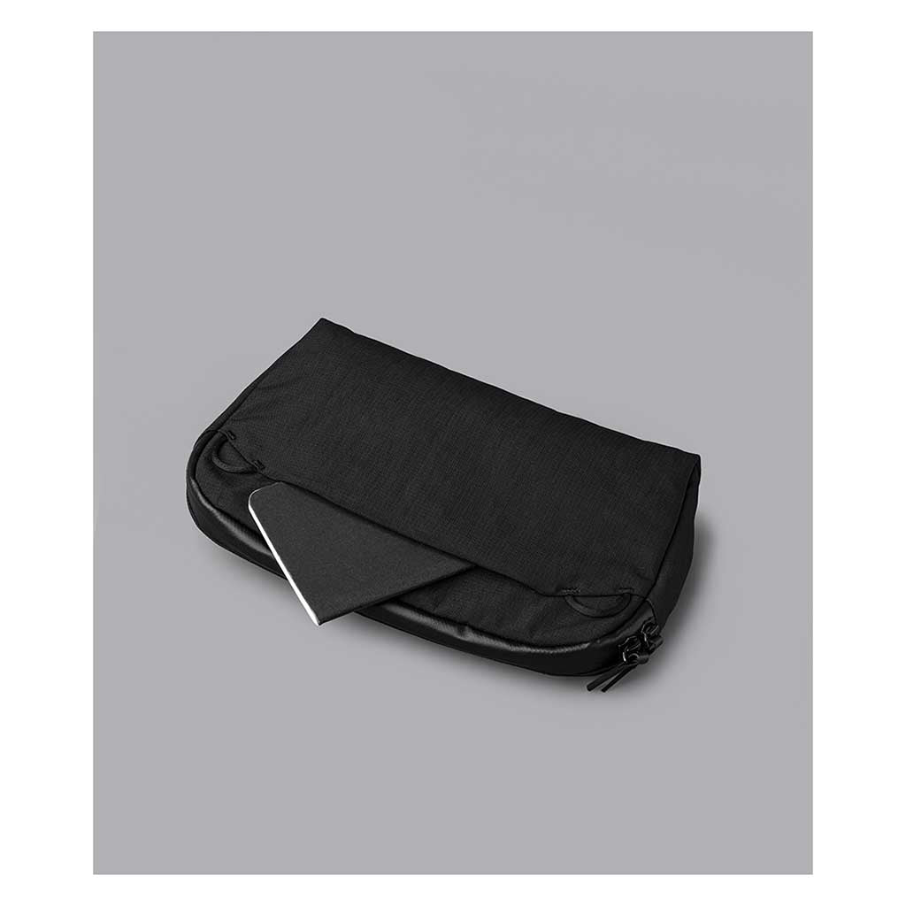 Flight Sling 2L Alpaka AA010460124 Sling Bags 2L / Black | Axoflux 400D